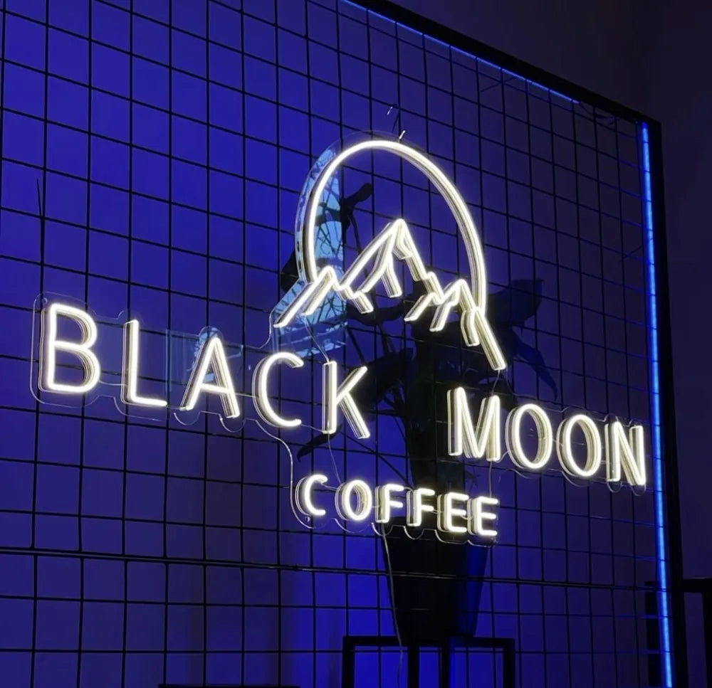 Warmweißes Neonschild Black Moon Coffee