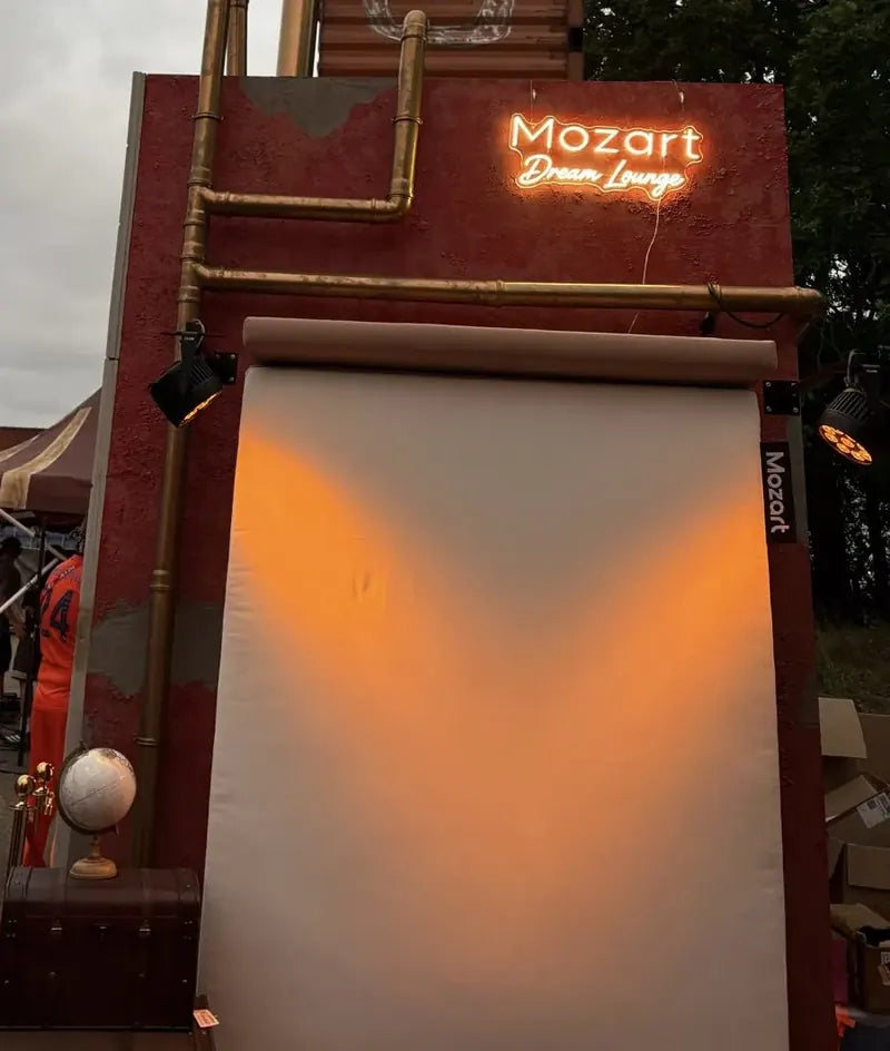 Leuchtreklame Schriftzug für Gastronomie — Mozart